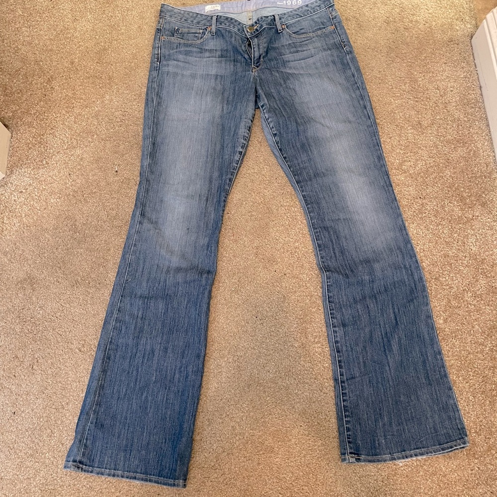 GAP Curvy flare leg jeans. EUC